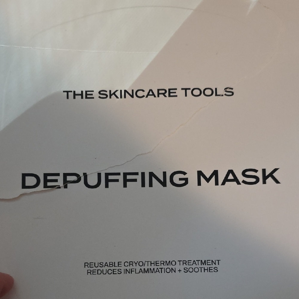 White Depuffing Mask